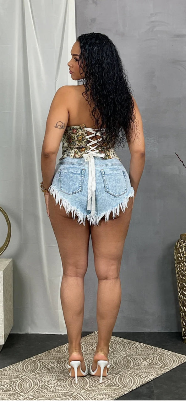 DISTRESSED DETAIL FRAYED DENIM SHORTS