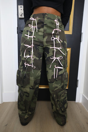 CAMO CARGO RIBBON PANTS