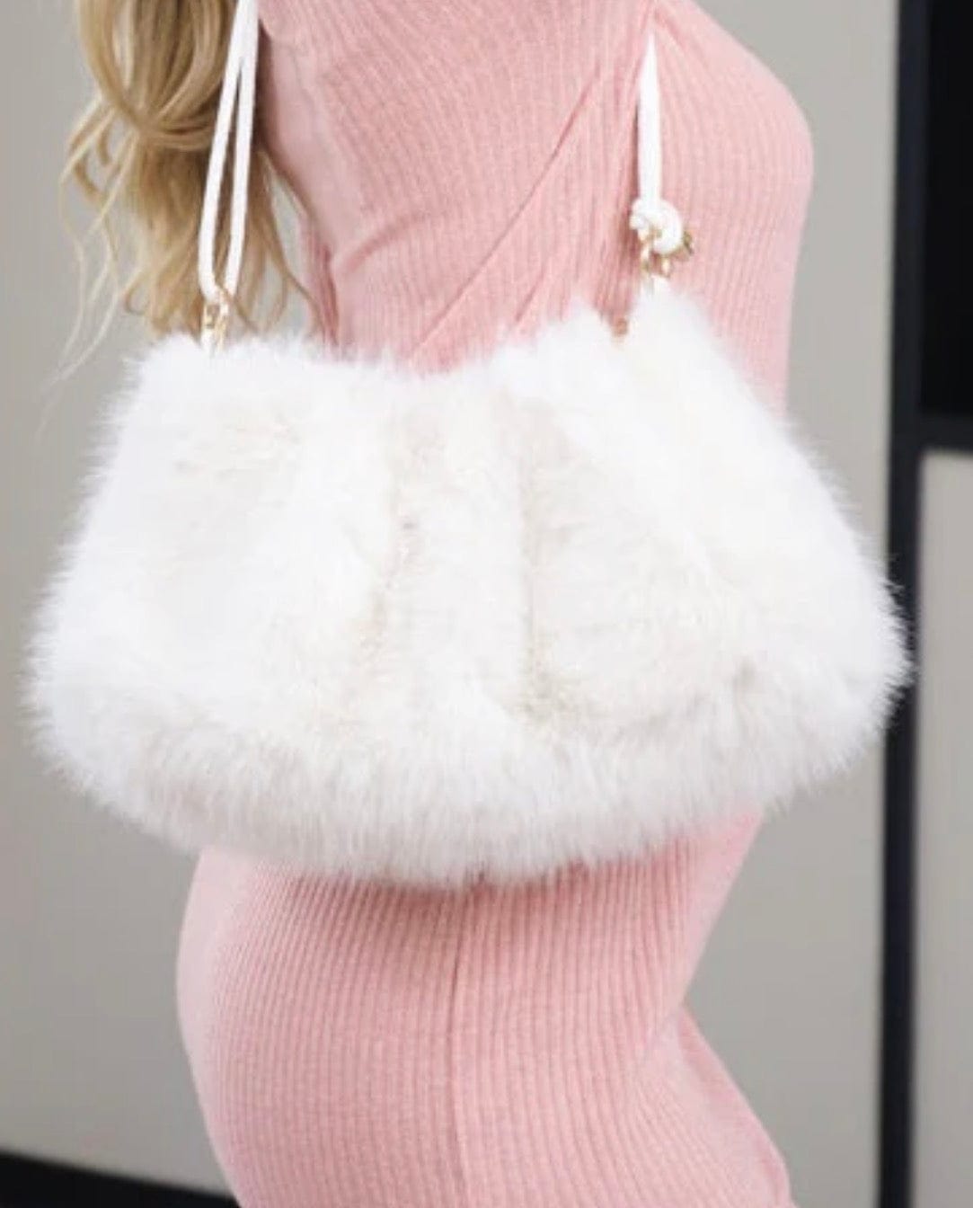 F.A.S.T Boutique FAUX FUR SHOULDER BAG(Pre-Order)